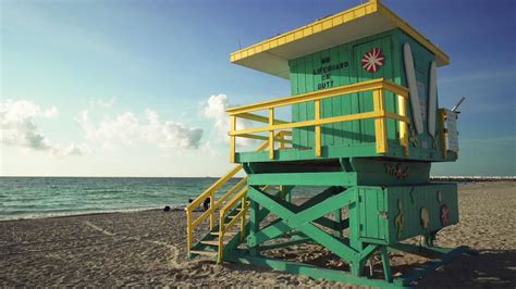 Miamis Haulover Beach: Dare to Go Bare